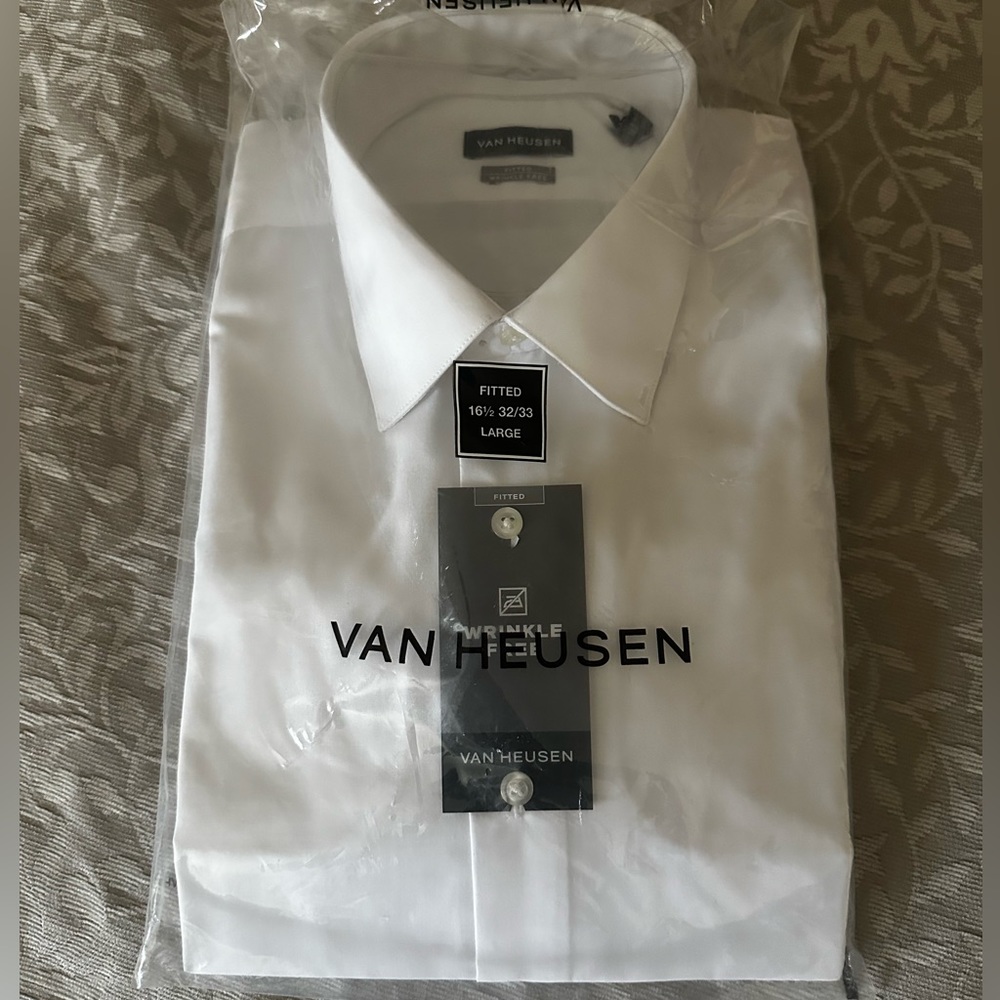 NWT WHITE VAN HEUSEN MENS FITTED LS DRESS SHIRT
